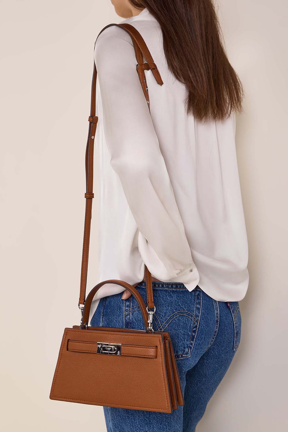 תמונת כל הלוק של תיק לי רדזיוויל מיני